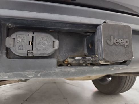 Used 2018 Jeep Grand Cherokee Limited AWD/4WD image 35