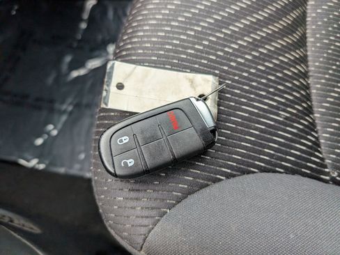 Used 2018 Dodge Journey SE image 25