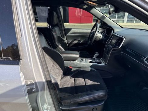 Used 2017 Jeep Grand Cherokee Trailhawk w/ Trailhawk Luxury Group AWD/4WD image 9