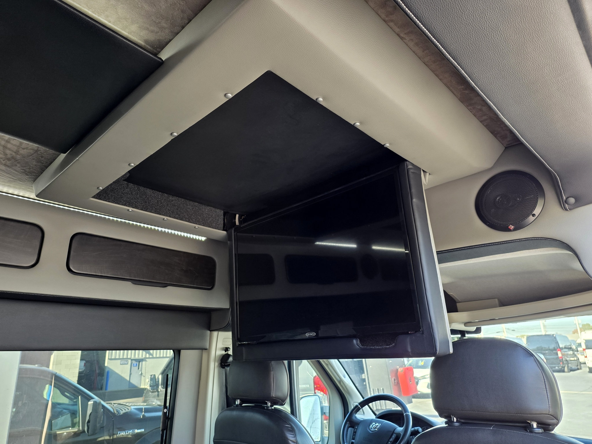 Used 2018 RAM ProMaster 2500 w/ Premium Appearance Group FWD image 16