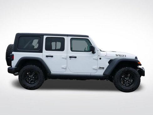Used 2025 Jeep Wrangler Unlimited Sport AWD/4WD image 2