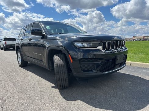 Used 2023 Jeep Grand Cherokee Laredo w/ Luxury Tech Group I image 14