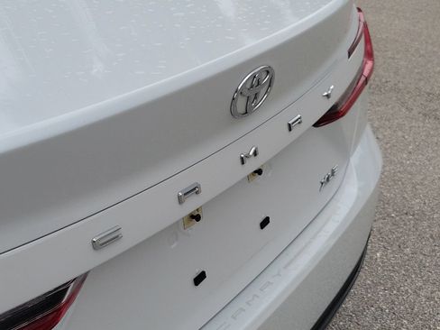 Used 2025 Toyota Camry XLE AWD/4WD image 6
