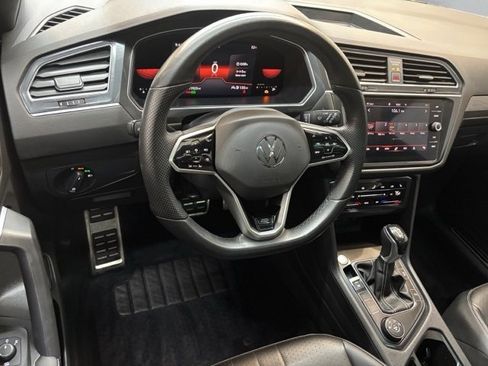 Used 2022 Volkswagen Tiguan SE R-Line image 16