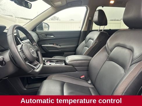 Used 2024 Nissan Pathfinder SL image 11