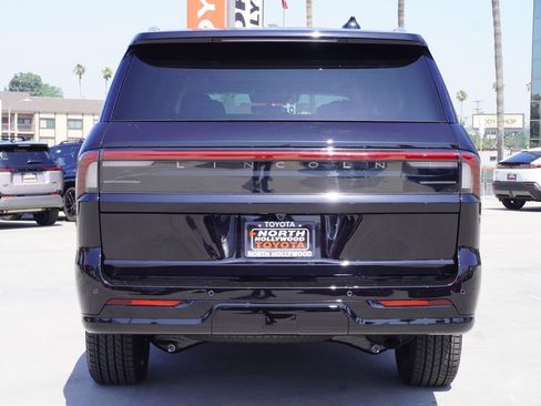 Used 2026 Lincoln Navigator L Reserve AWD/4WD image 6