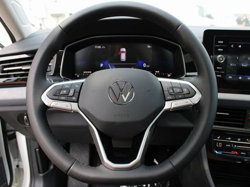 Used 2025 Volkswagen Jetta SE FWD image 11