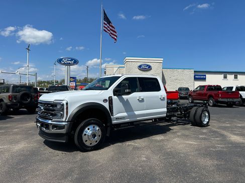 New 2026 Ford F550 4x4 Crew Cab image 4