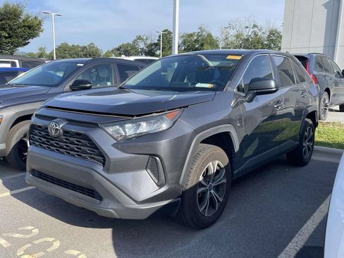 Used 2022 Toyota RAV4 LE FWD image 2