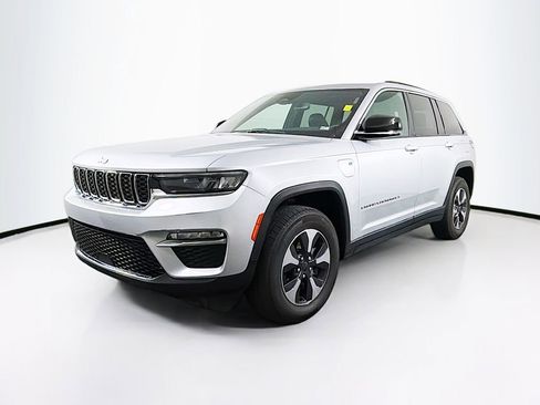 Used 2024 Jeep Grand Cherokee Limited 4xe image 3