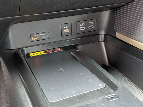 Used 2025 Toyota Camry SE image 25