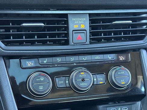 Used 2024 Volkswagen Jetta SE FWD image 18