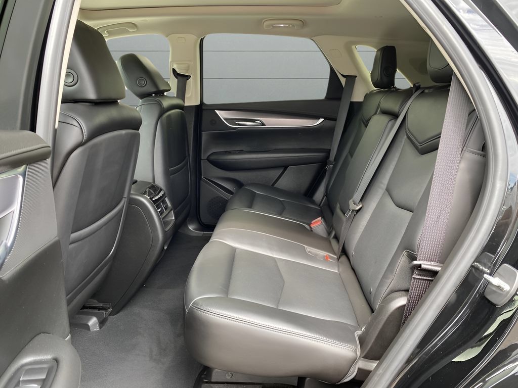 Used 2018 Cadillac XT5 Luxury w/ LPO, Sport Package FWD image 16