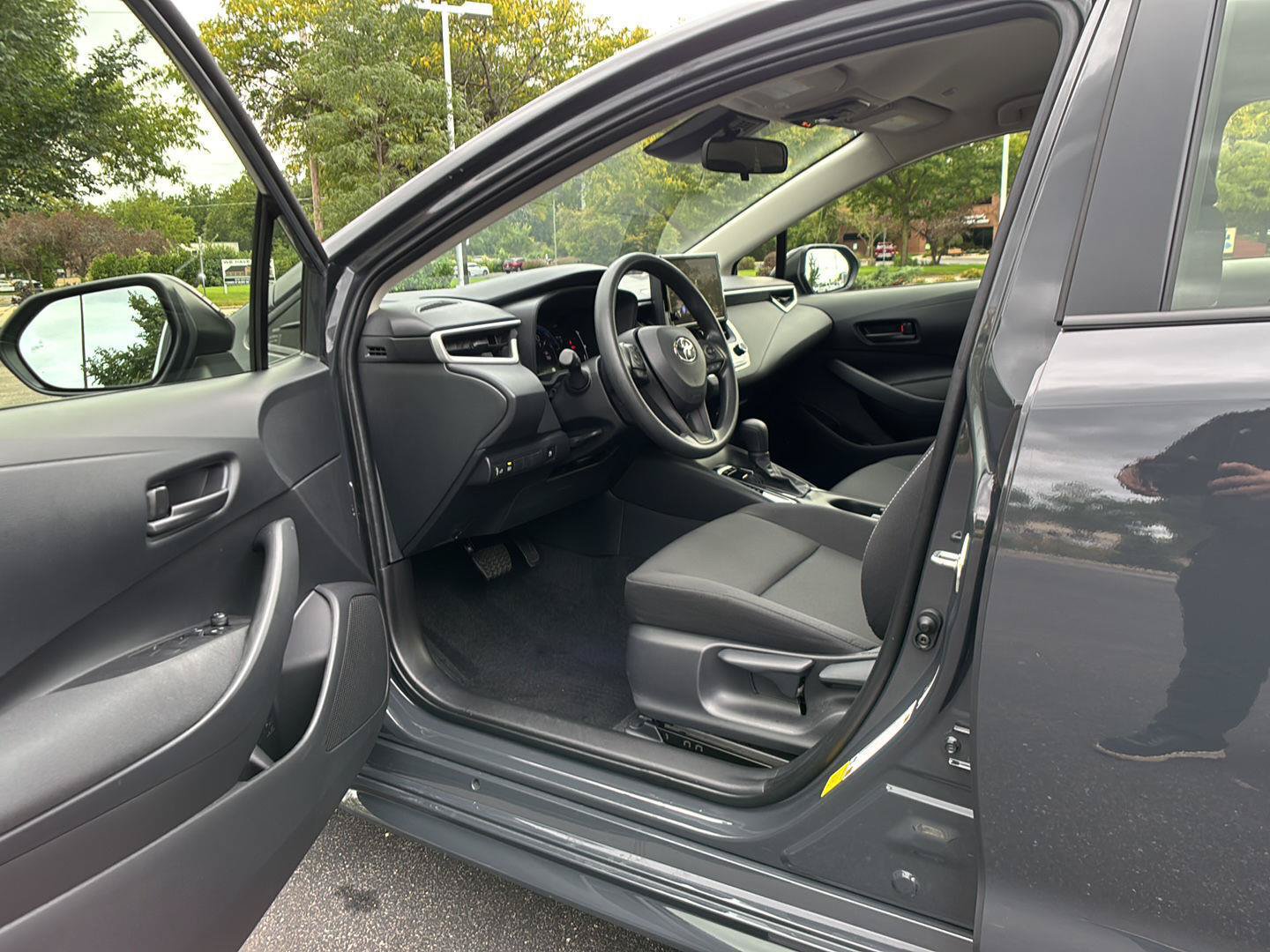 Used 2026 Toyota Corolla LE w/ LE Premium Package FWD image 2