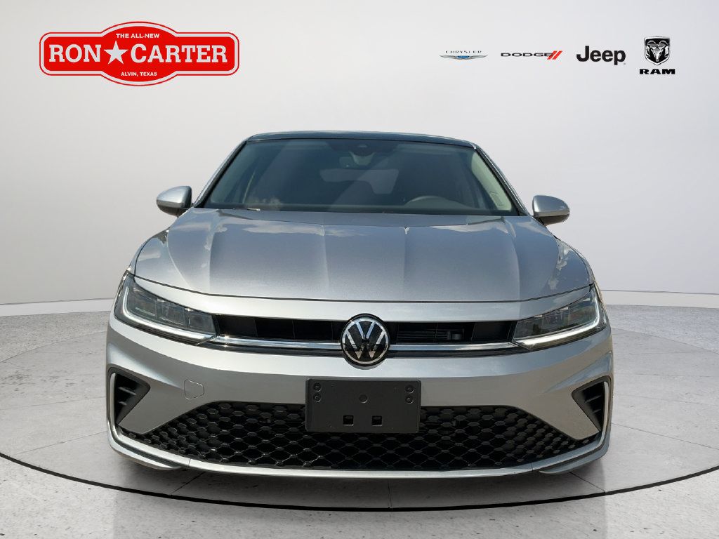 Used 2026 Volkswagen Jetta SE FWD image 2
