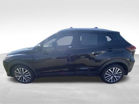 Used 2024 Nissan Kicks SV FWD image 4