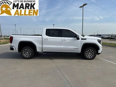 Used 2022 GMC Sierra 1500 AT4 w/ AT4 Premium Package AWD/4WD image 6