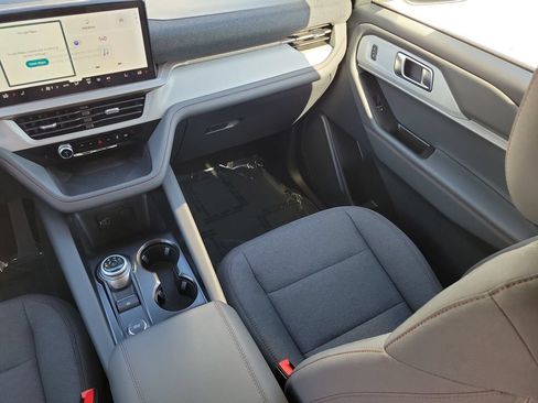 New 2026 Ford Explorer Active RWD image 13