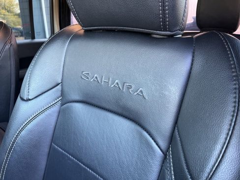 Used 2022 Jeep Wrangler Unlimited Sahara w/ Cold Weather Group image 27