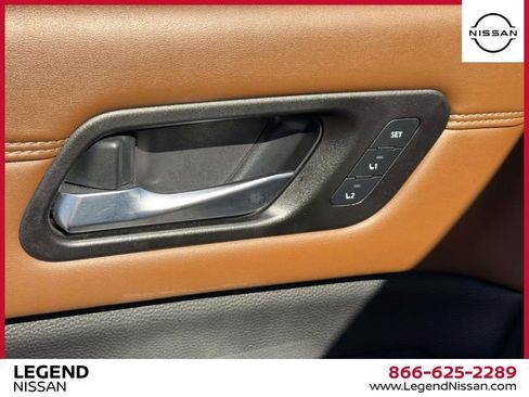 Used 2022 Nissan Pathfinder Platinum AWD/4WD image 16