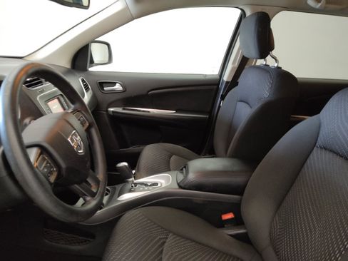 Used 2020 Dodge Journey SE w/ Blacktop Package FWD image 17