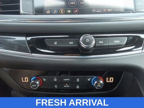 Used 2022 Buick Enclave Essence FWD image 28