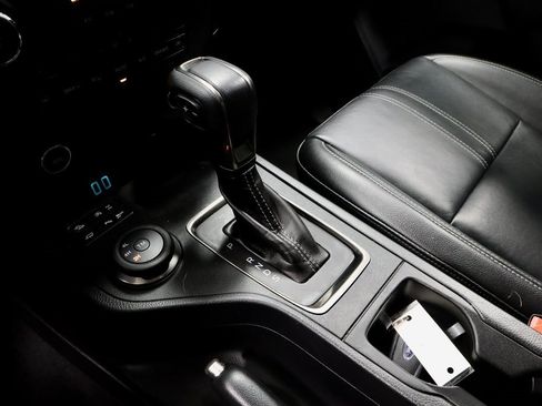 Certified 2019 Ford Ranger Lariat w/ Equipment Group 501A Mid image 35