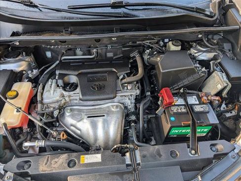 Used 2018 Toyota RAV4 LE image 21