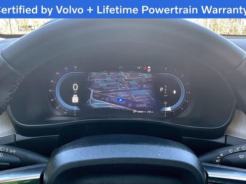 Used 2023 Volvo XC40 B4 Plus image 28