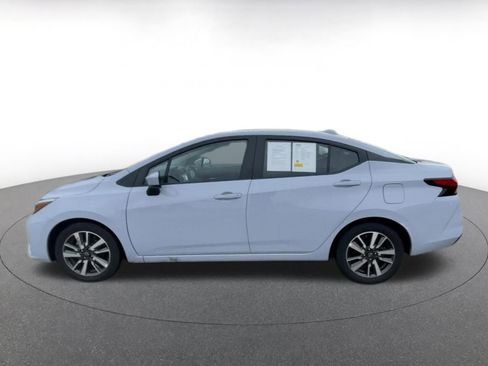 Used 2025 Nissan Versa SV image 9