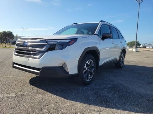 Used 2025 Subaru Forester Premium AWD/4WD image 2