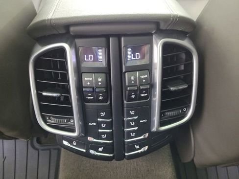 Used 2017 Porsche Cayenne Platinum Edition AWD/4WD image 11