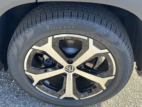 New 2026 Volkswagen Tiguan SE image 10