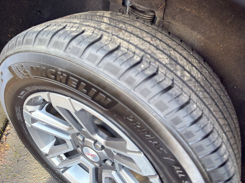 Used 2025 GMC Terrain Elevation image 17