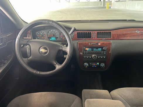 Used 2009 Chevrolet Impala LS FWD image 14