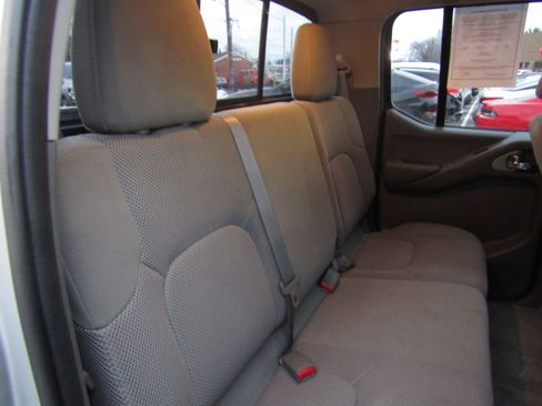 Used 2018 Nissan Frontier SV image 23