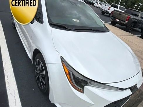 Certified 2022 Toyota Corolla LE FWD image 1