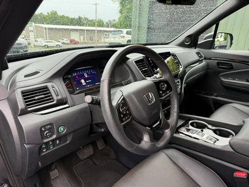 Used 2024 Honda Passport Black Edition image 11