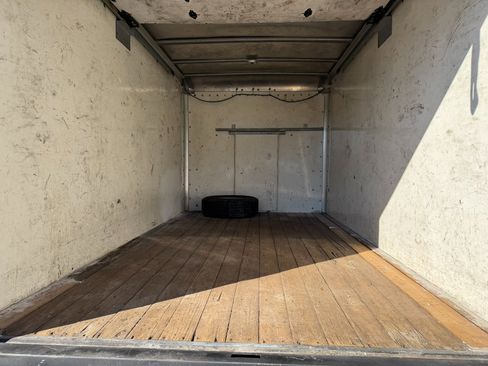 Used 2007 Chevrolet Express 3500 image 12