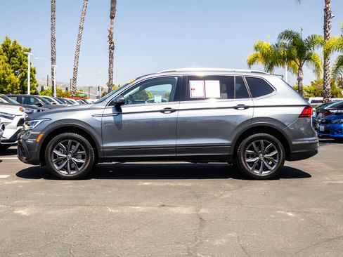 Used 2022 Volkswagen Tiguan SE w/ Panoramic Sunroof Package AWD/4WD image 9