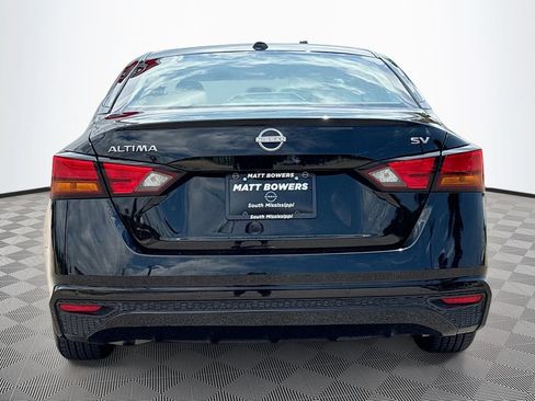 Used 2024 Nissan Altima 2.5 SV FWD image 6