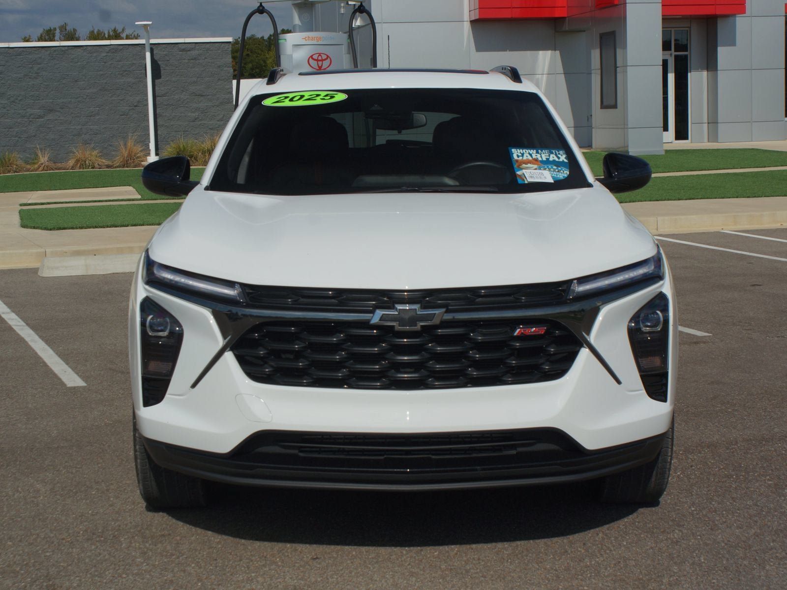 Used 2025 Chevrolet Trax RS w/ Sunroof Package FWD image 3