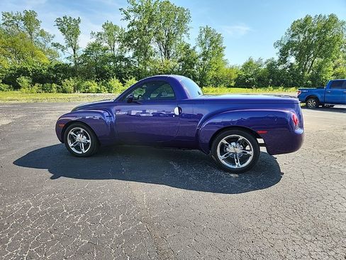 Used 2004 Chevrolet SSR w/ Preferred Equipment Group RWD image 6