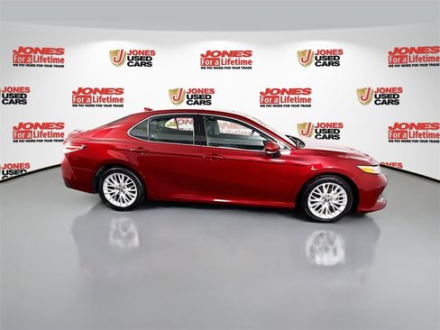 Certified 2020 Toyota Camry XLE w/ Sunroof Package image 19
