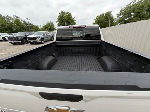 Used 2023 Chevrolet Silverado 1500 High Country w/ High Country Premium Package AWD/4WD image 8