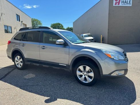 Used 2011 Subaru Outback 2.5i Limited AWD/4WD image 12