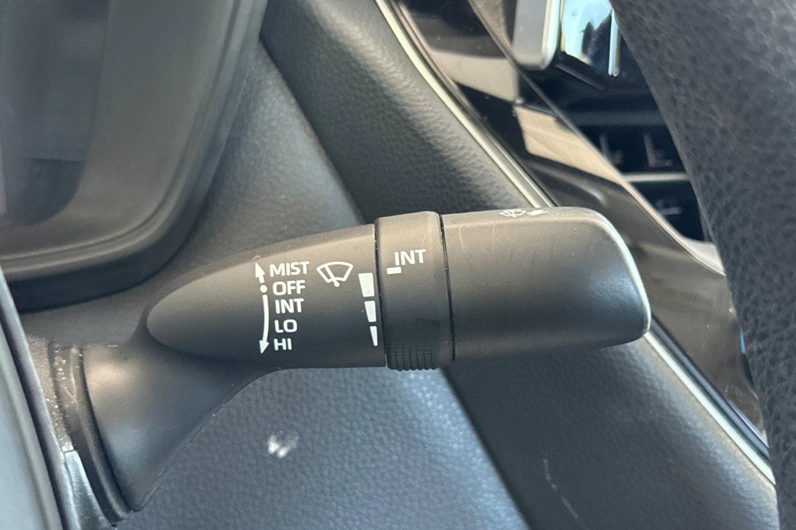 Used 2020 Toyota Corolla LE FWD image 31