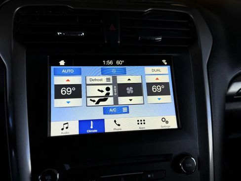 Used 2017 Ford Fusion SE w/ Equipment Group 201A image 36