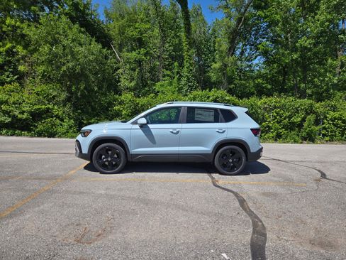 New 2026 Volkswagen Taos SEL AWD/4WD image 2