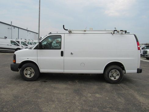Used 2017 Chevrolet Express 2500 RWD image 6